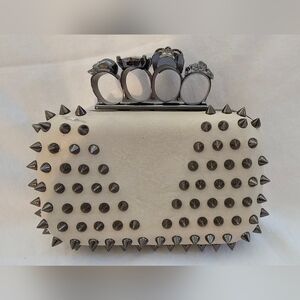 Spiked clutch